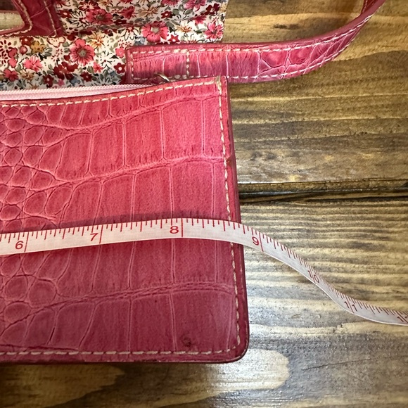 Liz Claiborne Pink Mini Croc Envelope Purse - Picture 8 of 12